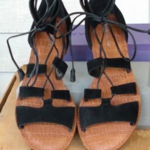 Ankle wrap flat Gianni Bini sandals